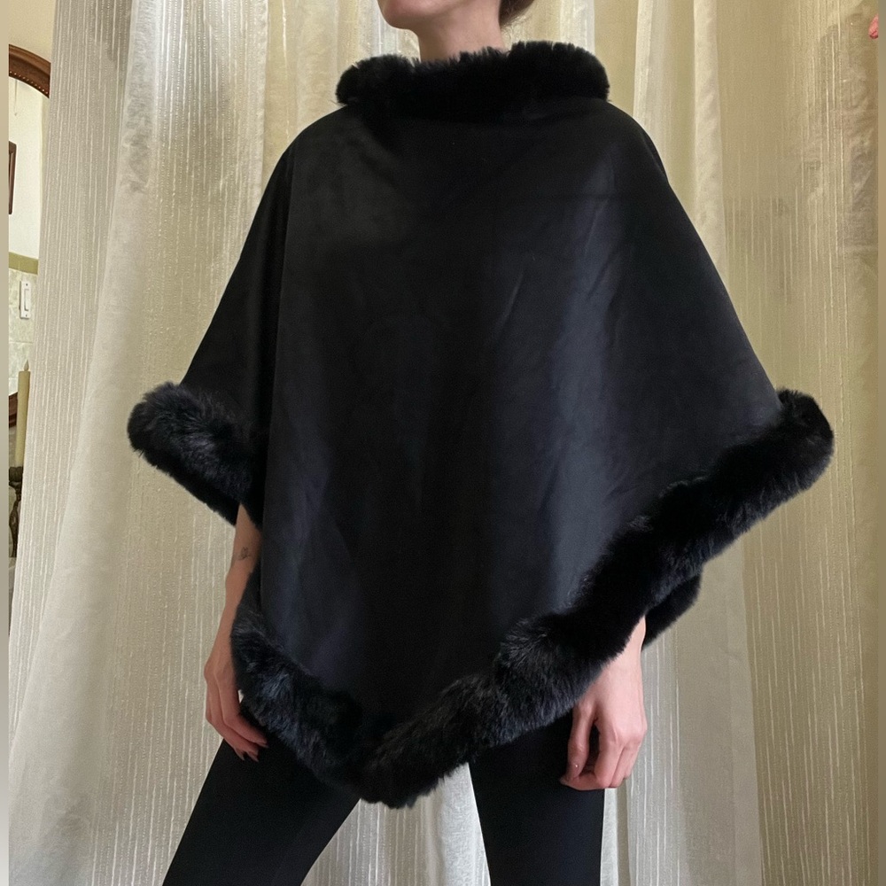 Vince Camuto black faux fur trim poncho shawl